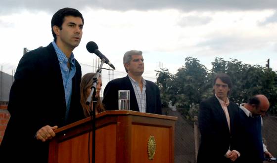 El gobernador Juan Manuel Urtubey hizo entrega de las llaves y carpetas técnicas de 72 viviendas en barrio Solidaridad, en la zona sudeste de la Capital.