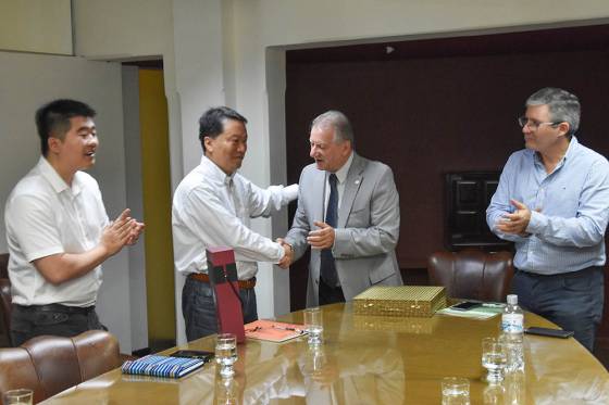 El Vicegobernador recibió a directivos de la empresa china Tobacco International Argentina