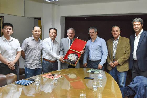 El Vicegobernador recibió a directivos de la empresa china Tobacco International Argentina