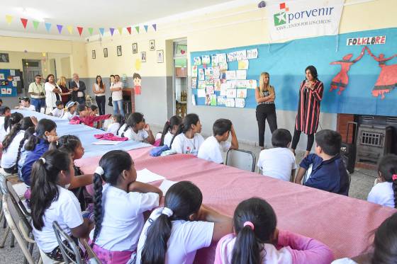 Capacitan a niños de Campo Quijano en prevención de conflictos