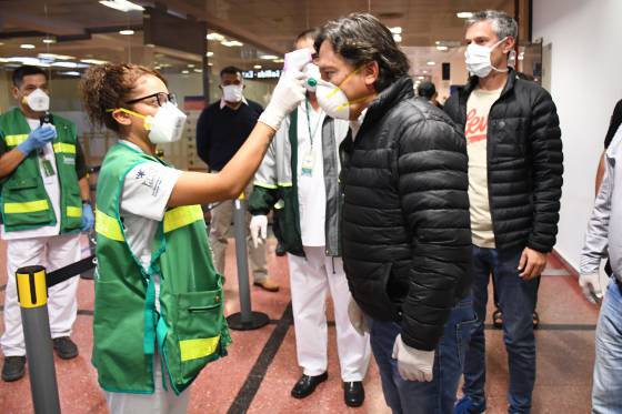 Sáenz supervisó el funcionamiento del protocolo de seguridad sanitaria en el Aeropuerto