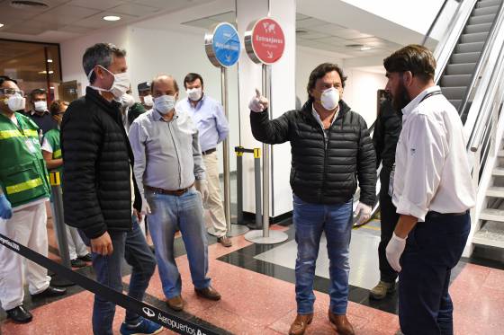 Sáenz supervisó el funcionamiento del protocolo de seguridad sanitaria en el Aeropuerto