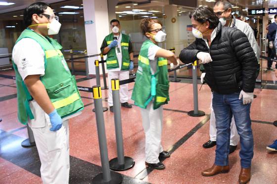 Sáenz supervisó el funcionamiento del protocolo de seguridad sanitaria en el Aeropuerto