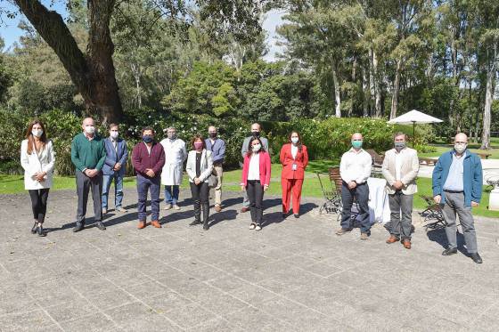 El gobernador Sáenz se reunió con gerentes de hospitales y representantes de clínicas privadas