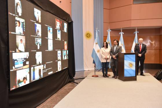 En forma virtual, el gobernador Gustavo Sáenz tomó la solemne promesa, a 300 alumnos de 4° grado de diferentes localidades de la provincia