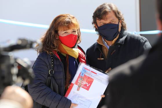 El gobernador Gustavo Sáenz entregó las llaves de sus viviendas a 84 familias del barrio Pereyra Rozas, ubicado en la zona norte de la ciudad de Salta.