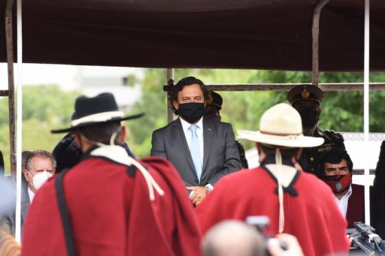 El gobernador Gustavo Sáenz acompañado por Elena Cornejo, presidió los actos conmemorativos. Se iniciaron en la plaza que lleva el nombre del héroe nacional y luego continuaron en el Monumento 20 de Febrero