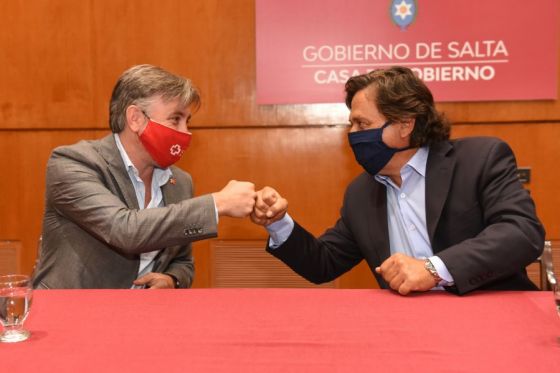 El gobernador Gustavo Sáenz y el presidente de la Cruz Roja Argentina Diego Tipping firmaron un convenio de colaboración para reforzar las intervenciones que se realizan en la zona donde se declaró la emergencia sociosanitaria.