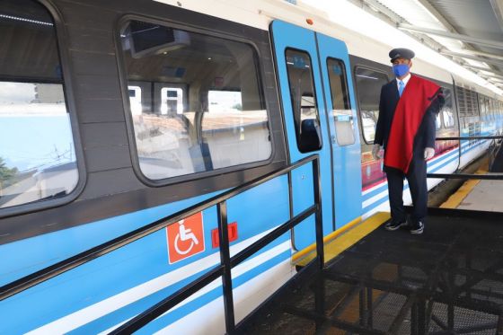 El Gobernador recibió en Cerrillos al tren que partió desde Salta. Allí se unió a los otros 60 pasajeros para emprender viaje a Campo Quijano, donde inauguró las remodelaciones de la estación.