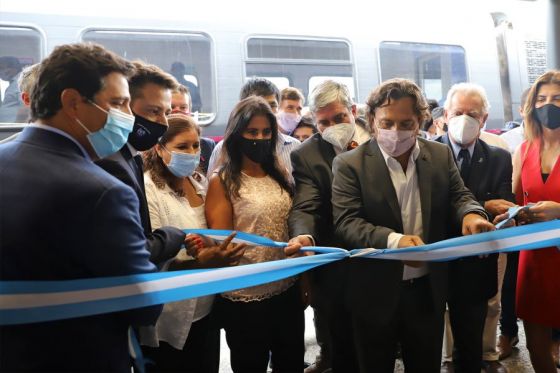 El Gobernador recibió en Cerrillos al tren que partió desde Salta. Allí se unió a los otros 60 pasajeros para emprender viaje a Campo Quijano, donde inauguró las remodelaciones de la estación.