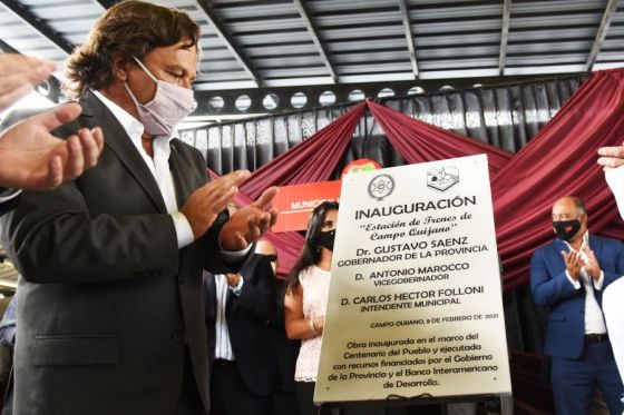 El Gobernador recibió en Cerrillos al tren que partió desde Salta. Allí se unió a los otros 60 pasajeros para emprender viaje a Campo Quijano, donde inauguró las remodelaciones de la estación.