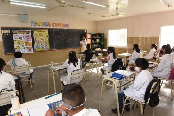 En la escuela Juan José Valle de barrio Libertad, el gobernador Gustavo Sáenz dio inicio al ciclo lectivo 2021 en la provincia de Salta