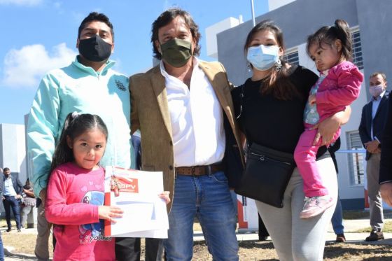 En barrio Pereyra Rozas, el gobernador Gustavo Sáenz encabezó el acto de entrega de 83 viviendas pertenecientes a la etapa 5