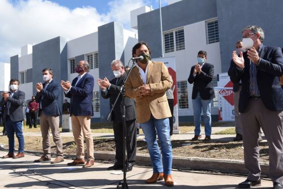 En barrio Pereyra Rozas, el gobernador Gustavo Sáenz encabezó el acto de entrega de 83 viviendas pertenecientes a la etapa 5