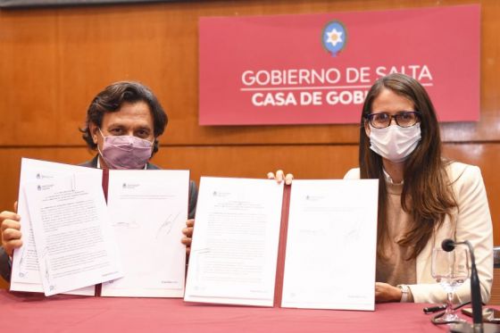 El gobernador Gustavo Sáenz y la ministra de Mujeres, Géneros y Diversidad Elizabeth Gómez firmaron un acuerdo para implementar el Sistema Integrado de Casos de Violencia por Motivos de Género (SICVG)