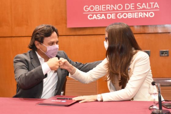 El gobernador Gustavo Sáenz y la ministra de Mujeres, Géneros y Diversidad Elizabeth Gómez firmaron un acuerdo para implementar el Sistema Integrado de Casos de Violencia por Motivos de Género (SICVG)