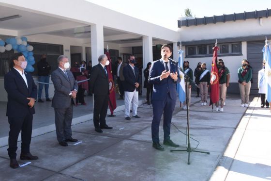 La obra beneficia a más de 150 alumnos de la ruralidad que compartían el edificio escolar y ahora “cumplen su sueño de tener aulas propias”.