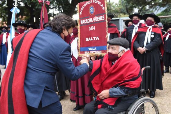 El gobernador Gustavo Sáenz, acompañado de su esposa Elena Cornejo, inició en plaza Belgrano, los homenajes conmemorativos  al general Martín Miguel de Güemes en el Bicentenario de su paso a la Inmortalidad