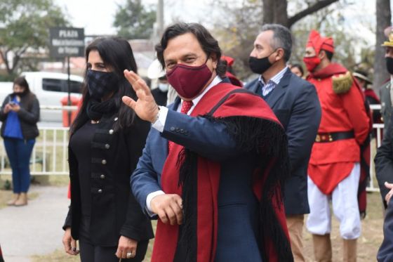 El gobernador Gustavo Sáenz, acompañado de su esposa Elena Cornejo, inició en plaza Belgrano, los homenajes conmemorativos  al general Martín Miguel de Güemes en el Bicentenario de su paso a la Inmortalidad