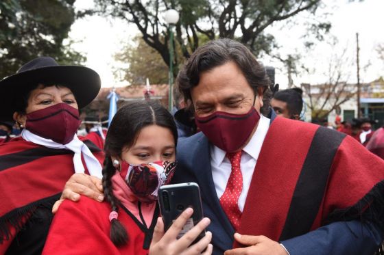 El gobernador Gustavo Sáenz, acompañado de su esposa Elena Cornejo, inició en plaza Belgrano, los homenajes conmemorativos  al general Martín Miguel de Güemes en el Bicentenario de su paso a la Inmortalidad