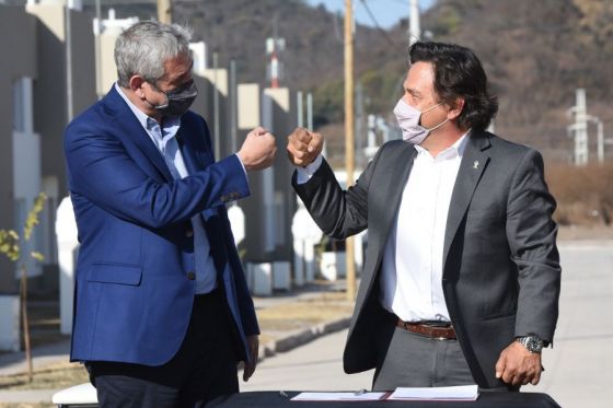 En barrio Pereyra Rozas, el gobernador Gustavo Sáenz y el ministro de Desarrollo Territorial y Hábitat de la Nación Jorge Ferraresi encabezaron el acto de entrega de 90 viviendas a familias salteñas.