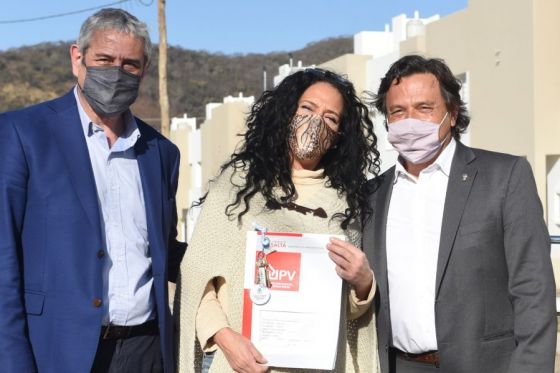 En barrio Pereyra Rozas, el gobernador Gustavo Sáenz y el ministro de Desarrollo Territorial y Hábitat de la Nación Jorge Ferraresi encabezaron el acto de entrega de 90 viviendas a familias salteñas.