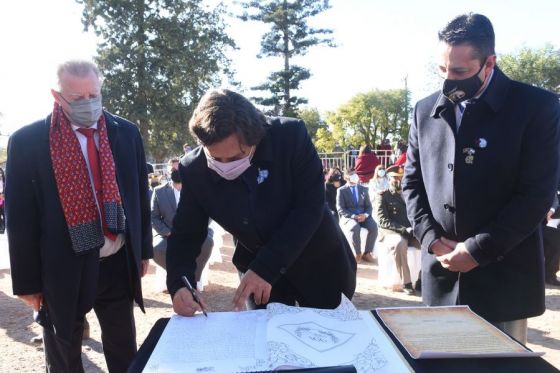 El gobernador Gustavo Sáenz encabezó los actos centrales por los 205 años de Independencia Nacional en Campo Quijano, localidad que además celebró los cien años de su municipalización