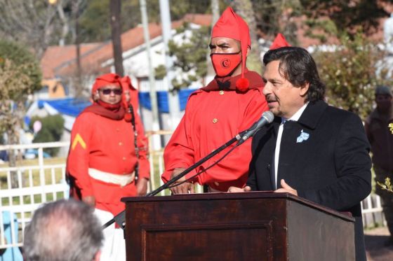 El gobernador Gustavo Sáenz encabezó los actos centrales por los 205 años de Independencia Nacional en Campo Quijano, localidad que además celebró los cien años de su municipalización