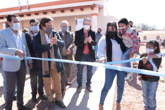 El gobernador Gustavo Sáenz encabezó esta mañana la entrega de 40 viviendas en Coronel Moldes, pertenecientes al programa federal de construcción de viviendas Techo Digno