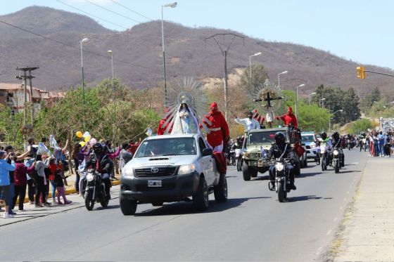 El pueblo de Salta renovó el Pacto de Fidelidad a los Santos Patronos, el Señor y la Virgen del Milagro, de la que participó el gobernador Gustavo Sáenz, quien estuvo acompañado por su esposa Elena Cornejo