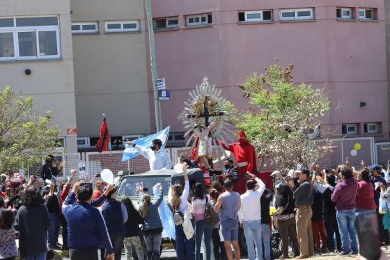 El pueblo de Salta renovó el Pacto de Fidelidad a los Santos Patronos, el Señor y la Virgen del Milagro, de la que participó el gobernador Gustavo Sáenz, quien estuvo acompañado por su esposa Elena Cornejo