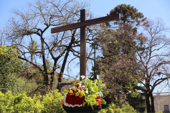 El pueblo de Salta renovó el Pacto de Fidelidad a los Santos Patronos, el Señor y la Virgen del Milagro, de la que participó el gobernador Gustavo Sáenz, quien estuvo acompañado por su esposa Elena Cornejo