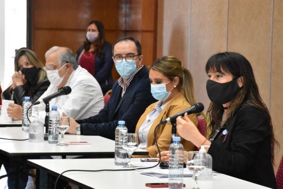 En un acto encabezado por la ministra de Desarrollo Social, Verónica Figueroa, se realizó la firma del convenio que posibilita la ejecución del proyecto 