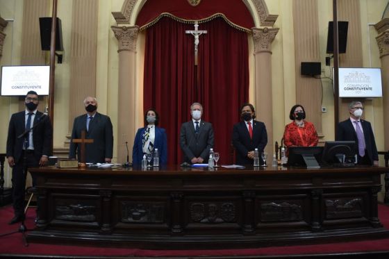 El gobernador Gustavo Sáenz participó en el recinto de sesiones de la Legislatura provincial, de la sesión preparatoria de la Convención Constituyente que tendrá la misión de reformar parcialmente la Constitución de Salta.