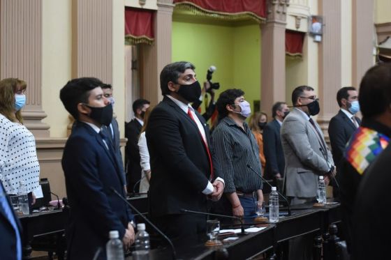 El gobernador Gustavo Sáenz participó en el recinto de sesiones de la Legislatura provincial, de la sesión preparatoria de la Convención Constituyente que tendrá la misión de reformar parcialmente la Constitución de Salta.