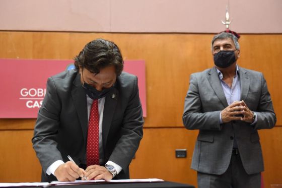 El gobernador Gustavo Sáenz y el presidente del Ente Nacional de Comunicaciones (ENACOM) Claudio Ambrosini, encabezaron el acto de presentación de proyectos de financiamiento para reducir la brecha digital en toda la provincia