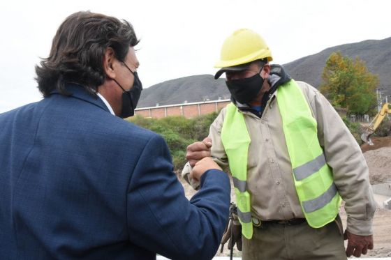 En el Parque Industrial de Salta, el gobernador Gustavo Sáenz junto a los ministros de Obras Públicas Gabriel Katopodis y del Interior Eduardo de Pedro recorrieron las obras de ampliación de la red de desagües pluviales