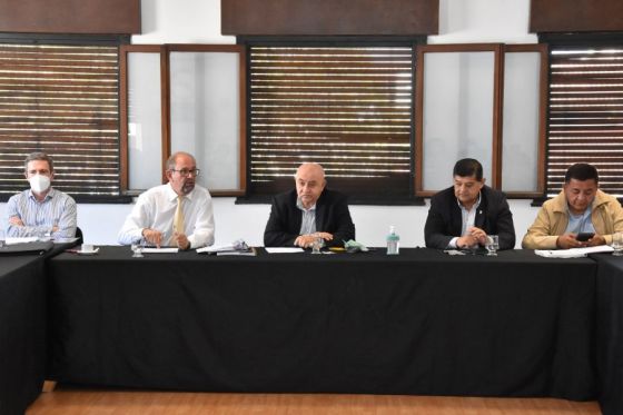 El ministro de Infraestructura, Sergio Camacho, presentó a senadores un detalle de lo ya ejecutado en materia de obra pública este año, de acuerdo al Plan Estratégico Federal provincial.