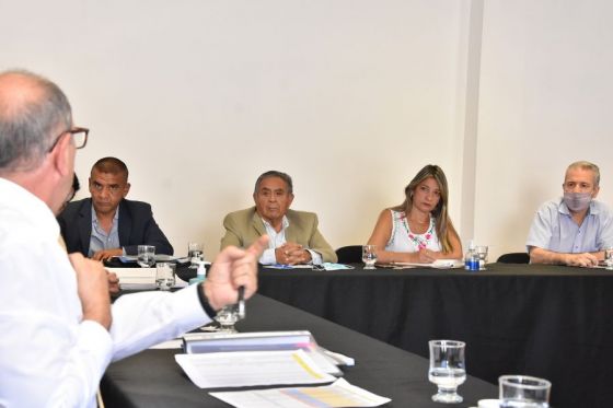 El ministro de Infraestructura, Sergio Camacho, presentó a senadores un detalle de lo ya ejecutado en materia de obra pública este año, de acuerdo al Plan Estratégico Federal provincial.