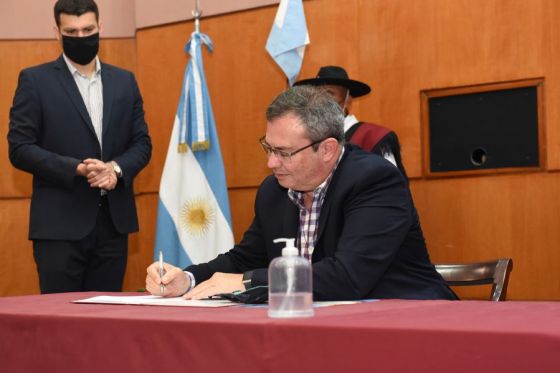 El vicegobernador Antonio Marocco, el presidente de Trenes Argentinos Capital Humano Damián Contreras y el vicepresidente de Trenes Argentinos Cargas Martin Gainza firmaron el convenio.