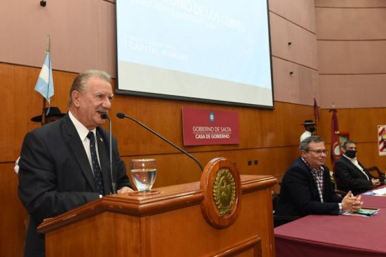 El vicegobernador Antonio Marocco, el presidente de Trenes Argentinos Capital Humano Damián Contreras y el vicepresidente de Trenes Argentinos Cargas Martin Gainza firmaron el convenio.