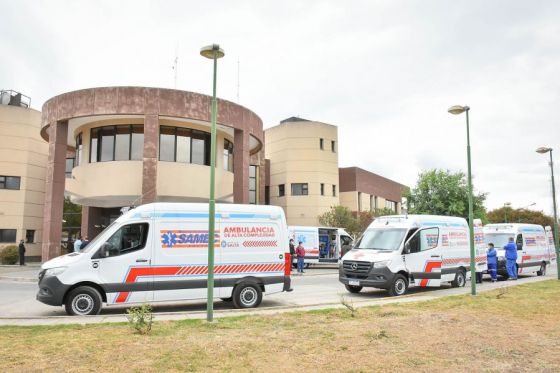 El gobernador Gustavo Sáenz entregó 4 ambulancias de alta complejidad, de las cuales 3 se destinarán al Samec (Sistema de Asistencia Médica para Emergencia y Catástrofes) y la restante al hospital Papa Francisco