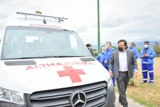 El gobernador Gustavo Sáenz entregó 4 ambulancias de alta complejidad, de las cuales 3 se destinarán al Samec (Sistema de Asistencia Médica para Emergencia y Catástrofes) y la restante al hospital Papa Francisco