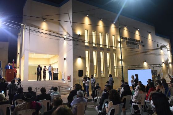 El gobernador Gustavo Sáenz inauguró este domingo a la noche la Casa de la Cultura de Tartagal, un nuevo espacio que en el norte de la provincia será el referente de las distintas expresiones culturales de Salta