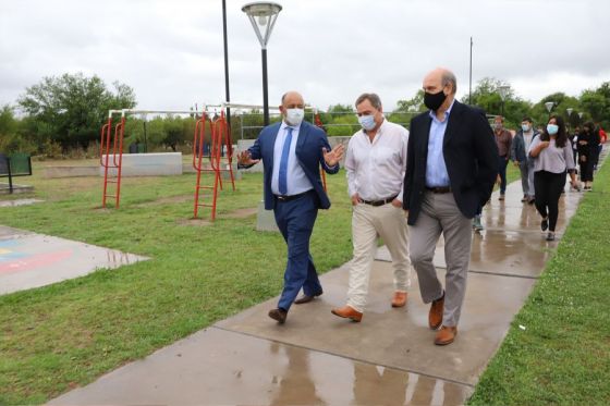 El ministro de Economía y Servicios Públicos, Roberto Dib Ashur, junto a su equipo, acompañaron al representante del BID en Argentina, José Agustín Aguerre a una recorrida de obras ya inauguradas