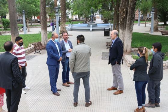 El ministro de Economía y Servicios Públicos, Roberto Dib Ashur, junto a su equipo, acompañaron al representante del BID en Argentina, José Agustín Aguerre a una recorrida de obras ya inauguradas