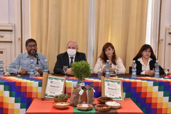 El Ministerio de Educación presentó los lineamientos curriculares de los pueblos chané, guaraní y tapiete Ñandereko para el nivel inicial y el nivel primario.