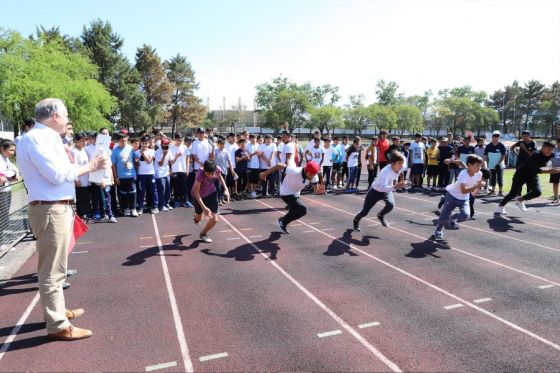 El ministro de Educación, Cultura, Ciencia y Tecnología, Matías Cánepa, encabezó el acto de cierre ciclo lectivo del Programa Deporte Escolar de la Subsecretaría de Políticas Socio Educativas.