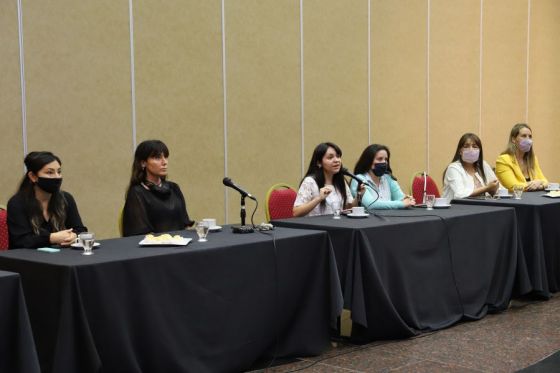 La ministra de Desarrollo Social, Verónica Figueroa, junto a la Secretaria de Primera Infancia, Niñez y Familia, Rosa Araya, encabezaron la presentación del proyecto “Para cada niña, niño y adolescente una oportunidad”