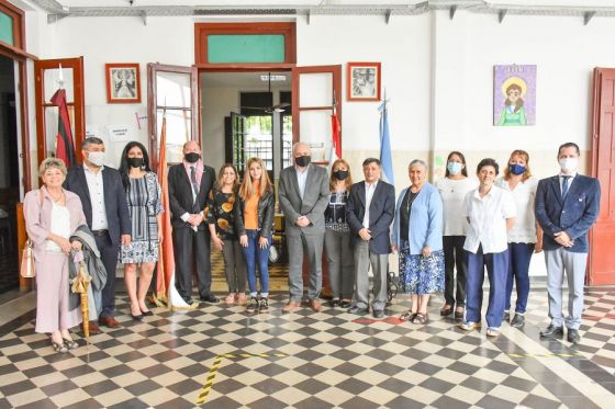 Mery Alosh llegó a Salta hace más de 5 años junto con su familia huyendo de la guerra. Pudo superar las barreras culturales e idiomáticas y egresó del secundario el año pasado.